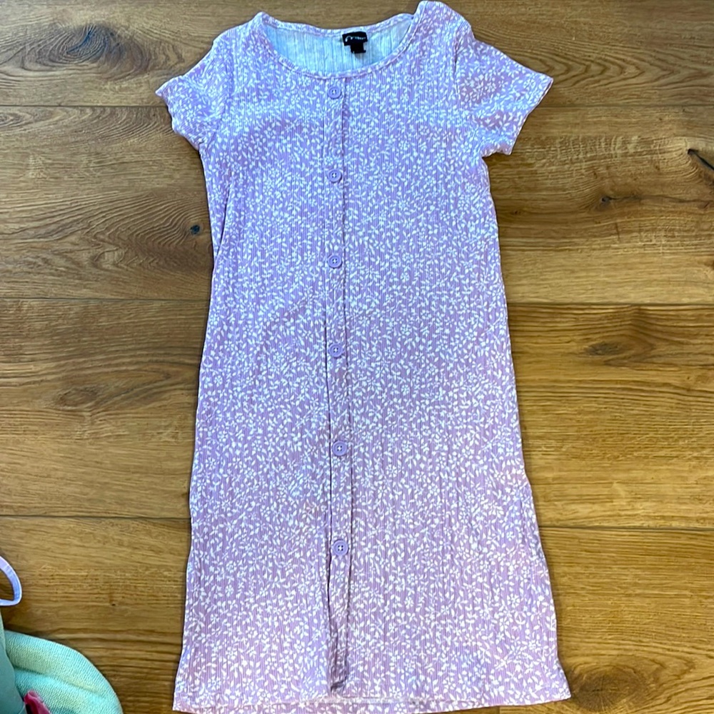 This dress is perfect for the summer! It’s floral and so pretty! :)